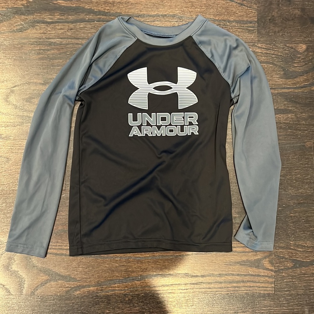 Boys under armour shirts - Picture 2 of 6